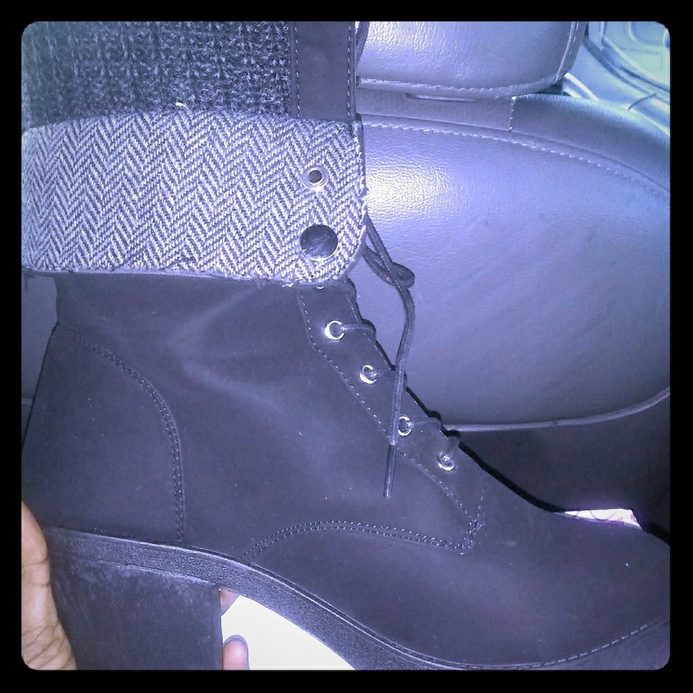 Suede Black High Heel Boots With A Grey Flap